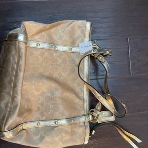 Gold COACH purse nwt